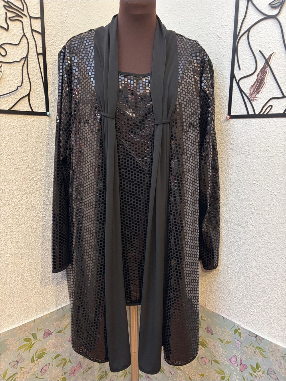 Vintage Maggie Barnes black sequin two piece ensemble jacket & top. Size 2X